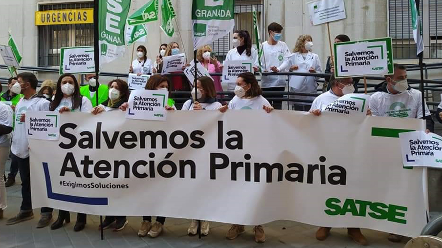 Protesta en un centro de atención primaria en Granada
